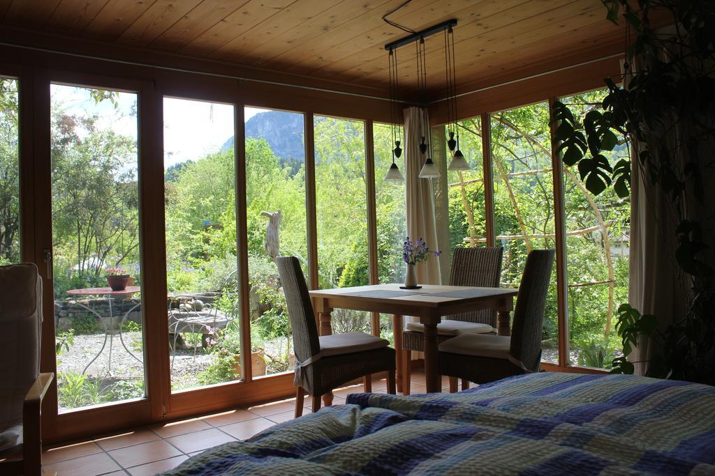 Dunkel Blaue Maus Bed and Breakfast Meiringen Eksteriør billede